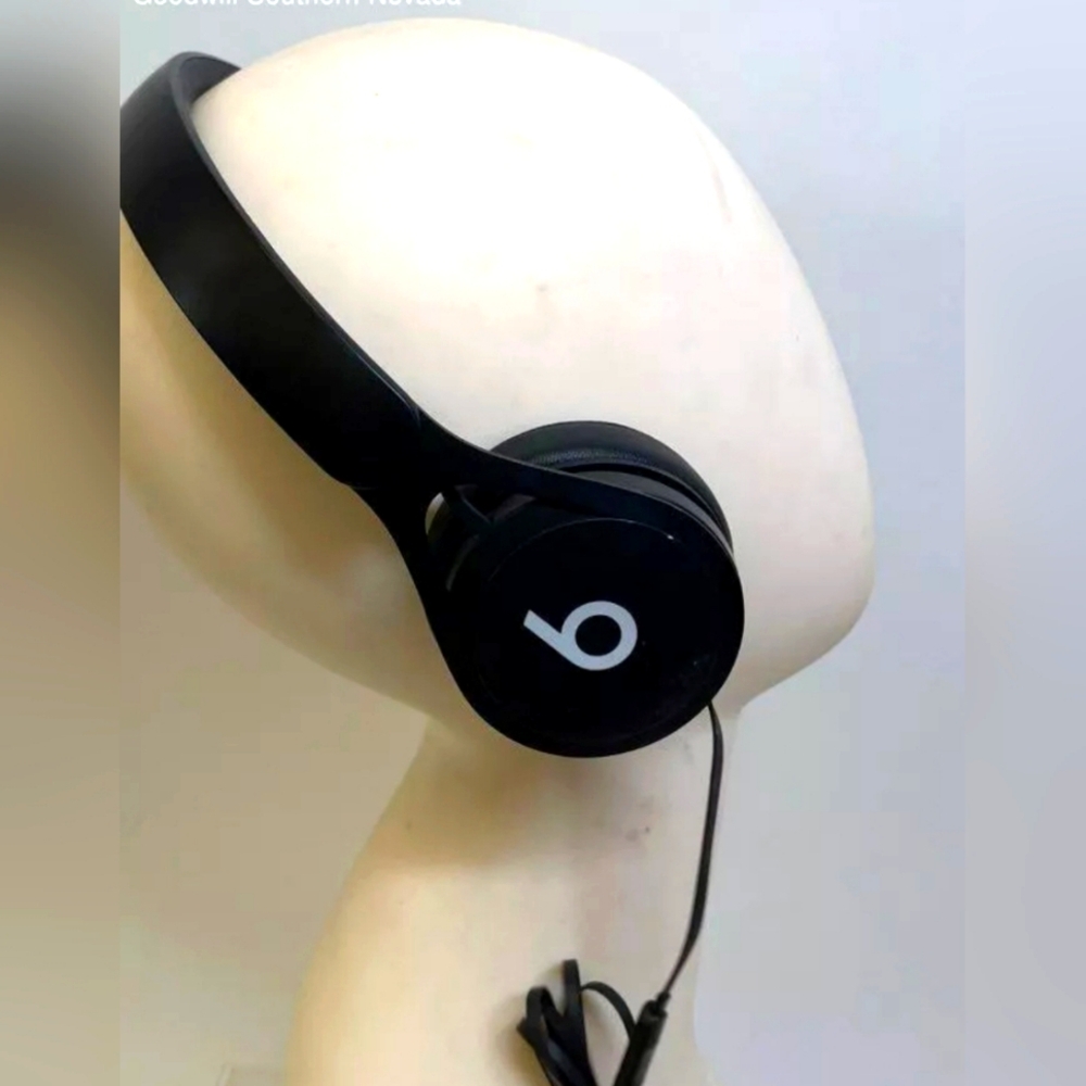 Beats Dr. Dre Music Wired Headphones in Black Ear phones